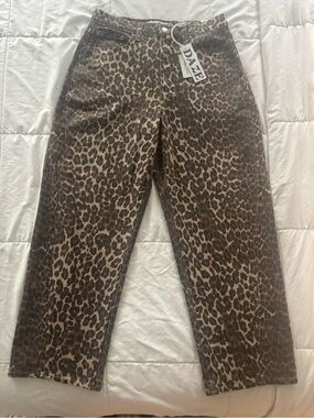 DAZE Westward Leopard Barrel Leg Jeans Size 29 NWT